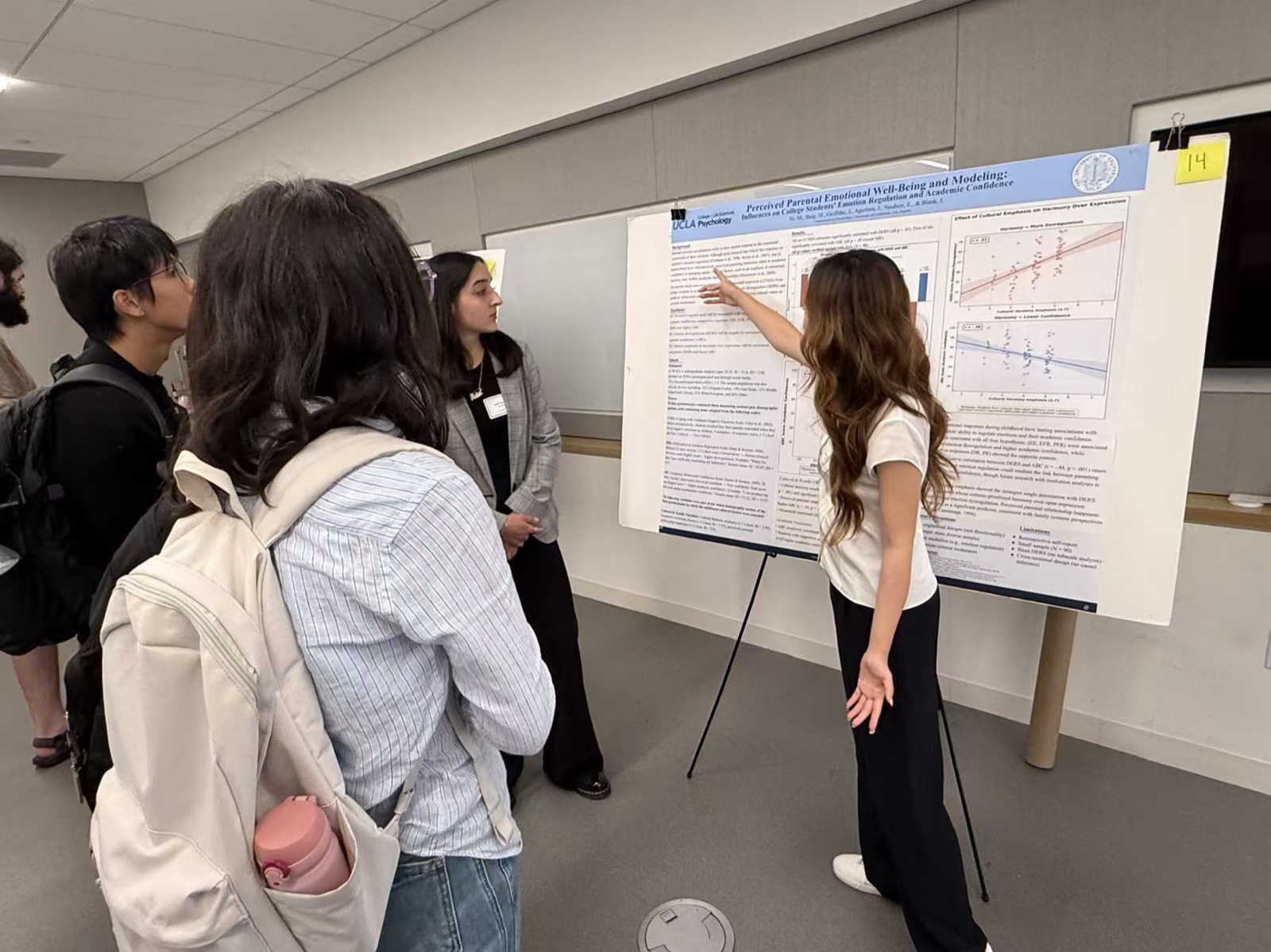 Mingrui Ye presenting her Psi Chi research poster